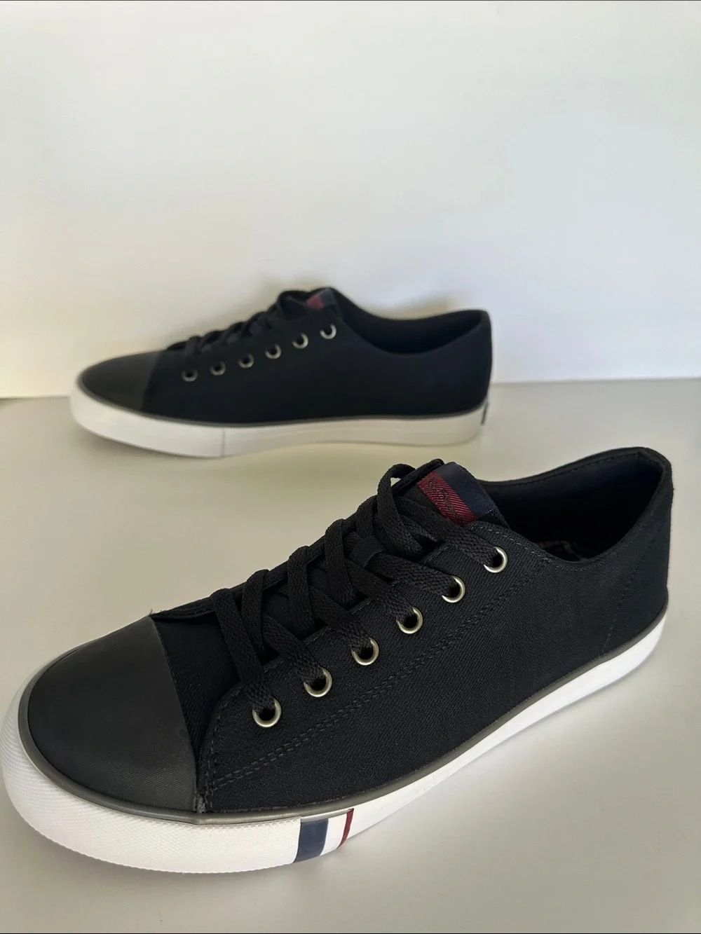 Ben Sherman Dorset Lo Black Canvas Sneakers Men’s Size 9 New Memory Foam